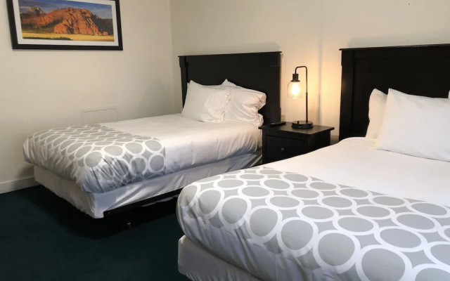 The Carlton Hotel