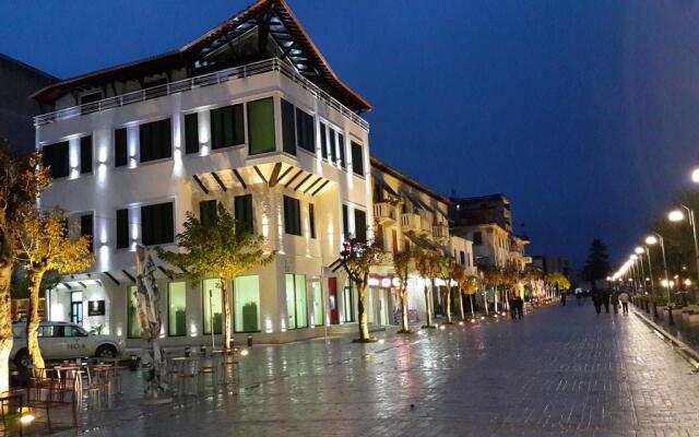 Отель Grand White City Берат вид на фасад