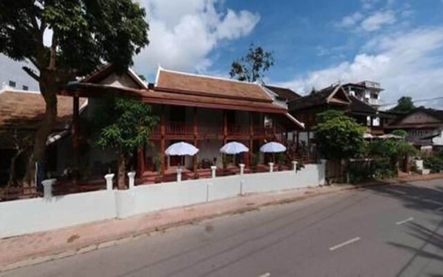 Отель Golden Lotus Namkhan View Лаос, Луангпхабанг - отзывы, цены и фото номеров - забронировать отель Golden Lotus Namkhan View онлайн вид на фасад