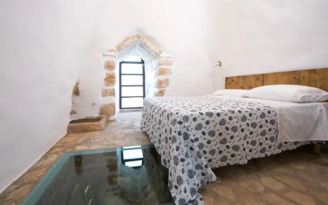 Luxurious Villa in Torre Suda with Hot Tub