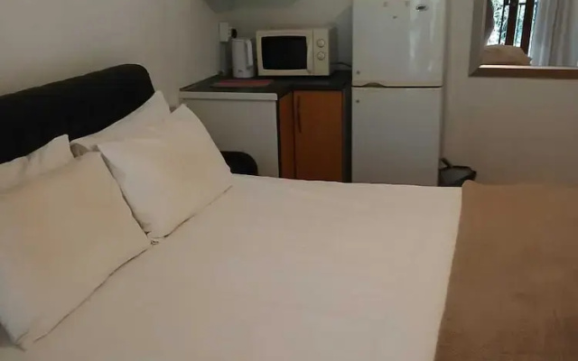 Oaktree Guest House