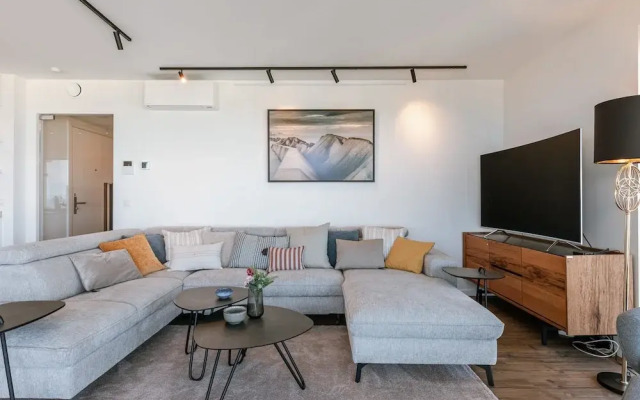 Spacious Apartment With Huge Terrace With sea View