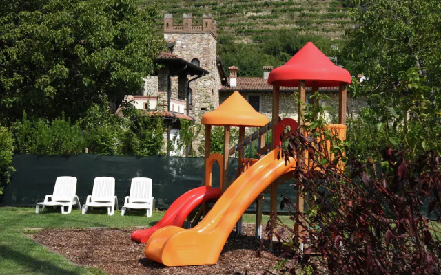 Spacious Apartment in Monticelli Brusati with Pool