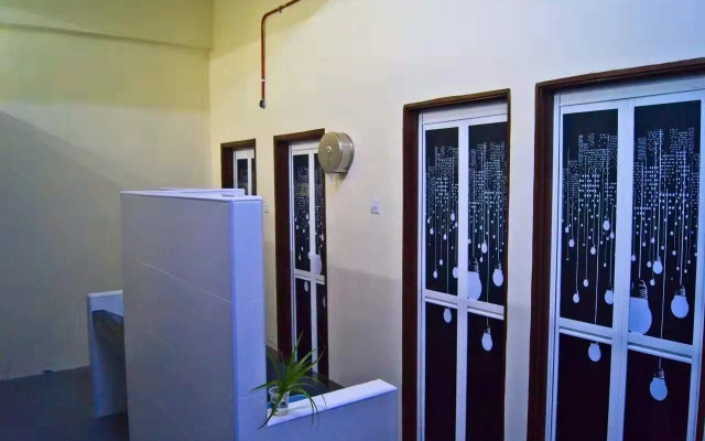 Tripod Hotel - Hostel