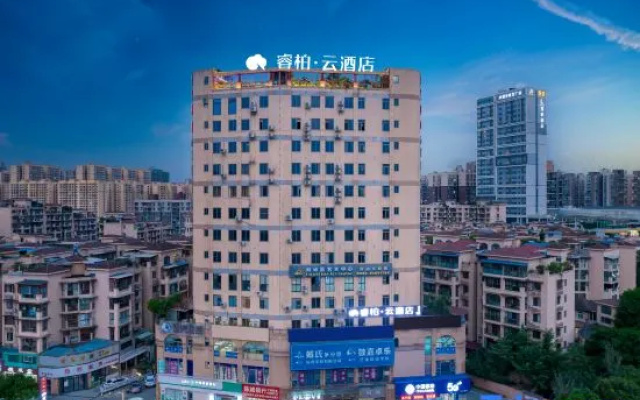Rujiarui Baiyun Hotel (Chengdu Qingbaijiang  Dawan Middle School Branch)