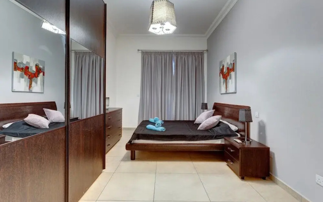 Gorgeous Apartment With Terrace in Fort Cambridge, Pool