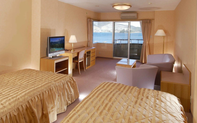 Wisterian Life Club Toba