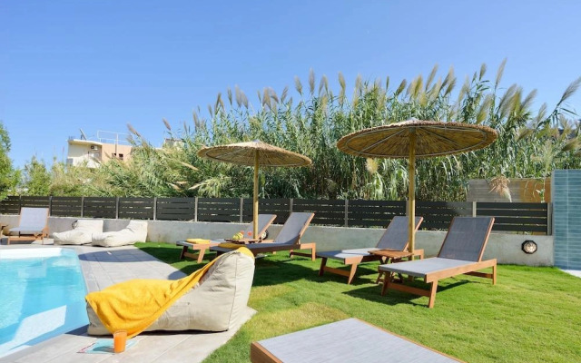 Stylish S&k 'k' Villa 200m From The Beach