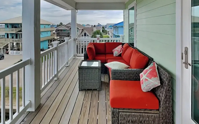Rosé By The Bay by Ryson Vacation Rentals