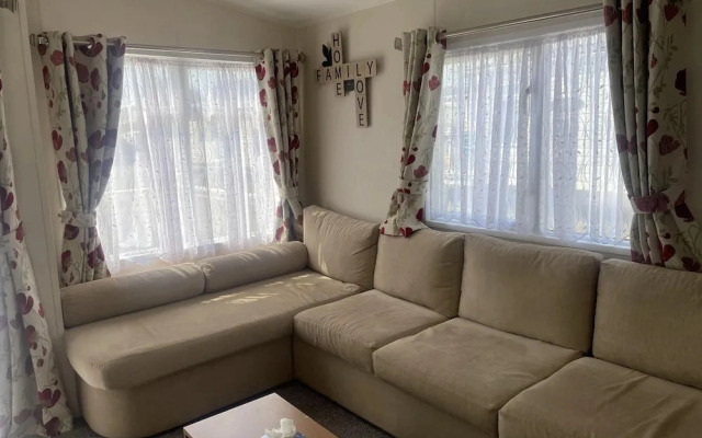 Stunning 3-bed Caravan in Clacton-on-sea