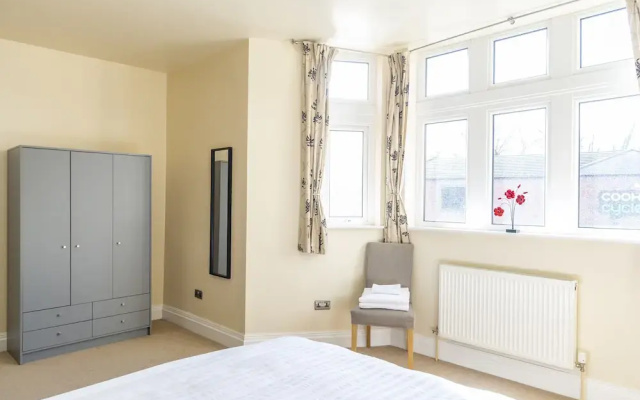 Whitefield Charm Cozy 2 Bedroom Apartment Sleeps 8
