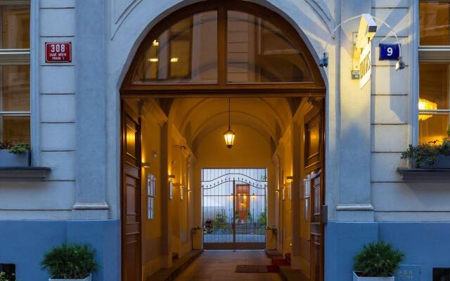Отель Unitas Hotel Чехия, Прага - 9 отзывов об отеле, цены и фото номеров - забронировать отель Unitas Hotel онлайн вид на фасад