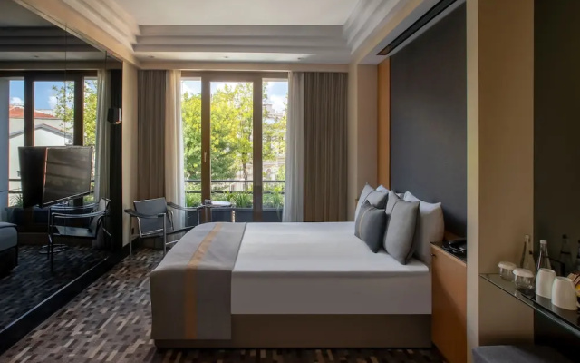 Tan Hotel