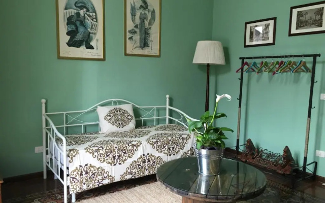 Moni Rooms