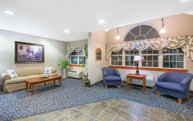 Microtel Inn & Suites by Wyndham Hazelton/Bruceton Mills