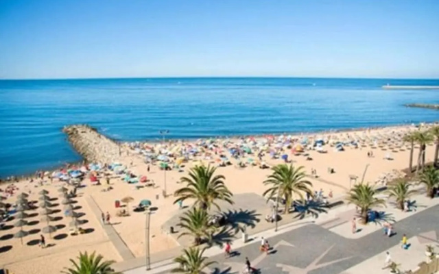 Quarteira 1-bed, Sleeps 4, Parking, 1 min to Beach