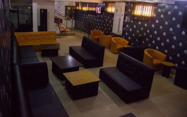 Glasshouse Hotel and Suites
