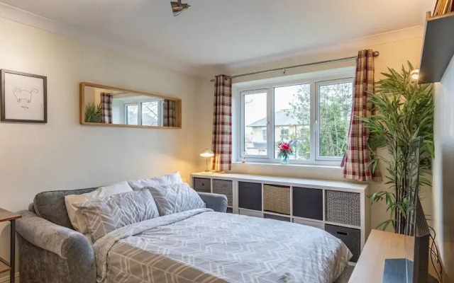 Chic Flat In Woolston: Nr Southampton City Centre