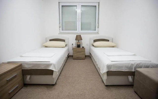 Motel Aura