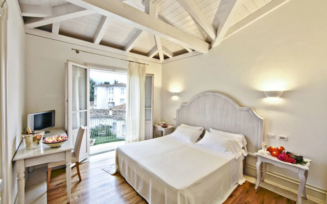 Tarthesh Hotel