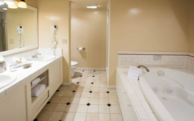 Carmel River Inn & Cottages
