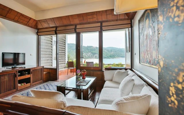 Mom Tri's Villa Royale