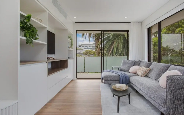 North-east Facing Modern 2-bed Apartment
