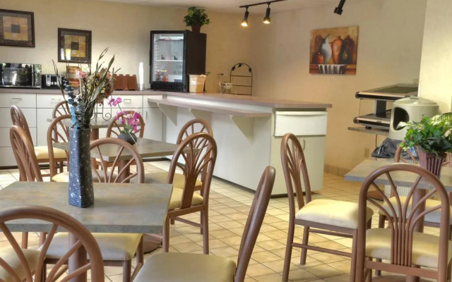 Smoky Mountains Inn & Suites - Cherokee