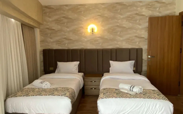 Golden Season Hotel