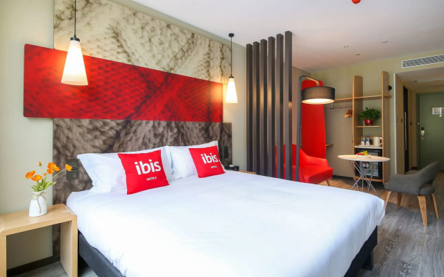 ibis Luoyang Baolong Square Hotel