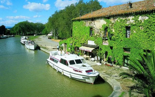 Loctroi, Village House with Patio