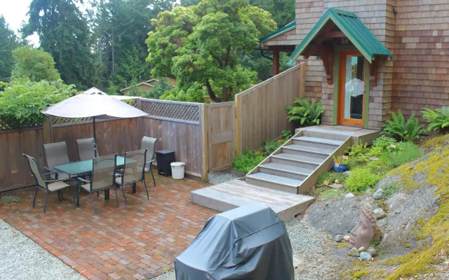 Mossy Hill Suite