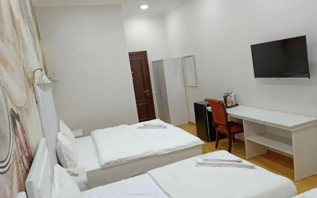 Queens 2 Hotel