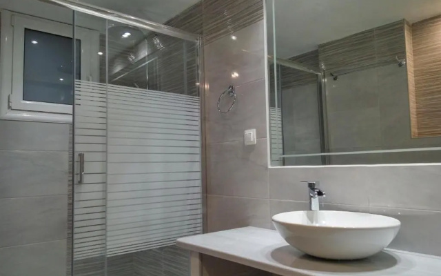 Helios & Elia family house