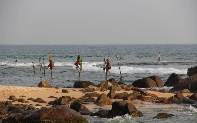 Sri Gemunu Beach Resort