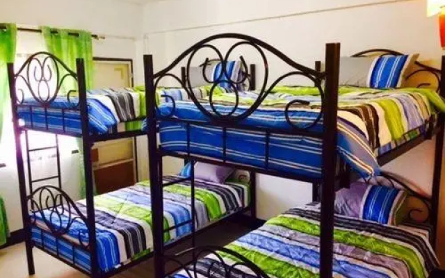 Bann Banburee Hostel & Cafe