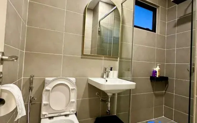 D’pristine 4 bedder sea view condo 36-02A opp legoland