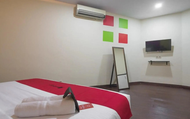 RedDoorz near ITC Mangga Dua