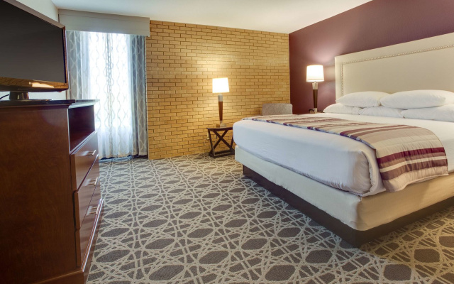 Drury Inn & Suites Louisville East