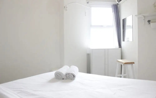 Stylish 1Br Apartment at Parahyangan Residence Near Unpar