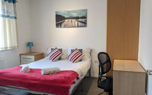 MBIZ Apartment - En-suite with Allocated Parking