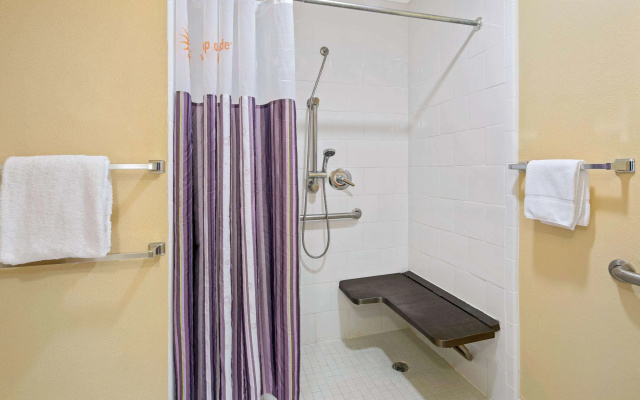 La Quinta Inn & Suites by Wyndham Sunrise