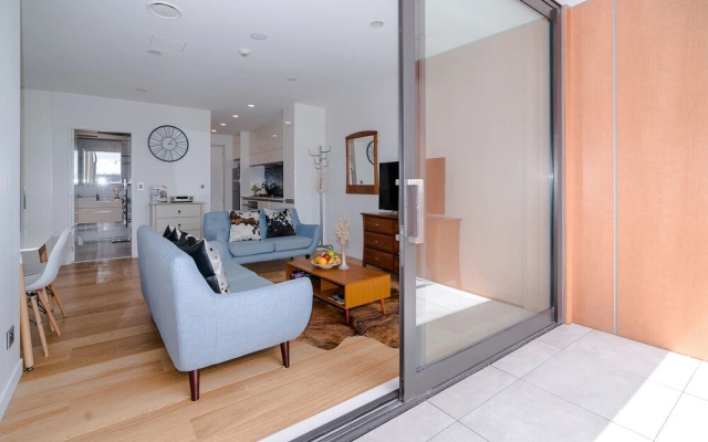 Epsom Central Brand New Apartment
