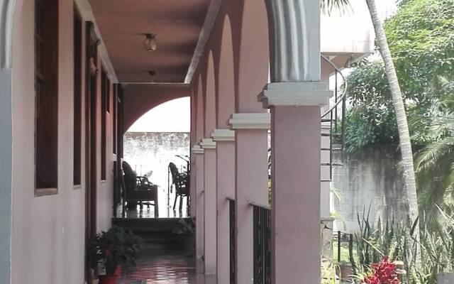Отель Casa Colonial Bed And Breakfast Гондурас, Сан-Педро-Сула - отзывы, цены и фото номеров - забронировать отель Casa Colonial Bed And Breakfast онлайн вид на фасад