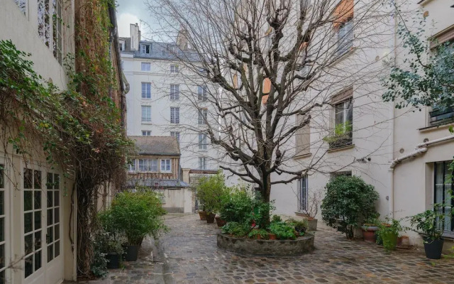 Paris Marais Bouquet Residence
