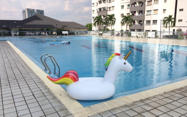 Calv's Suria Kipark Damansara 3R2B Apartment