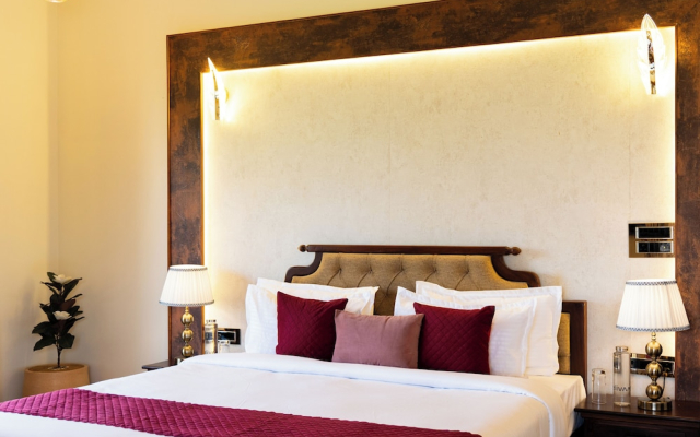 ELIVAAS Tiger Cave Suite with Pvt Pool
