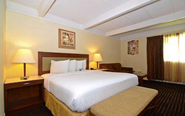 Lexington Inn And Suites-N.W. Chicago/Elgin