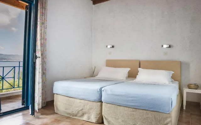 Metaxatos Apartments