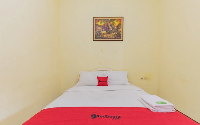 RedDoorz @ Kings Hotel Near Csb Mall
